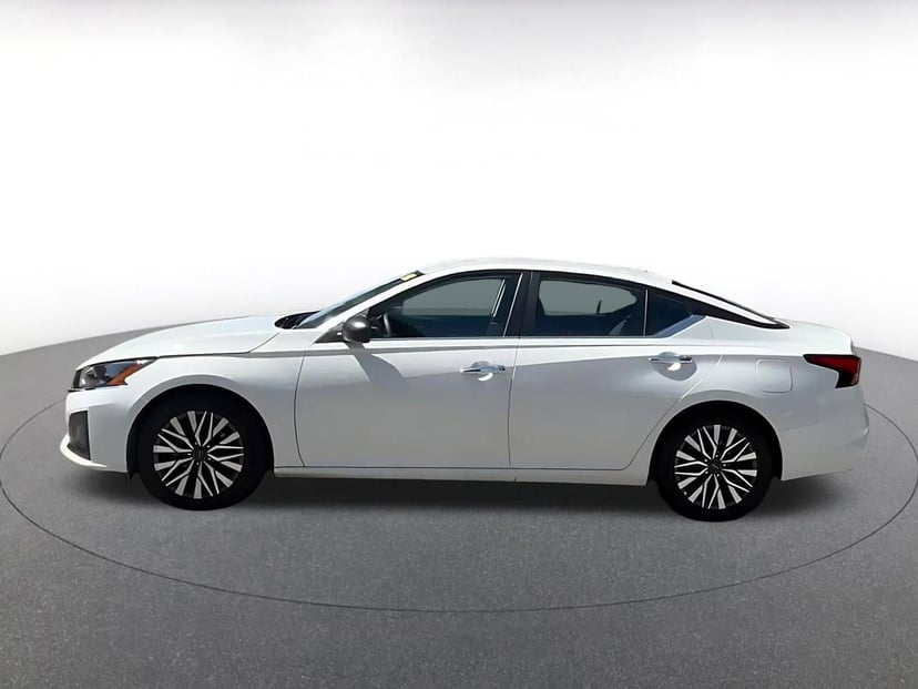 2025 Nissan Altima - Image 8