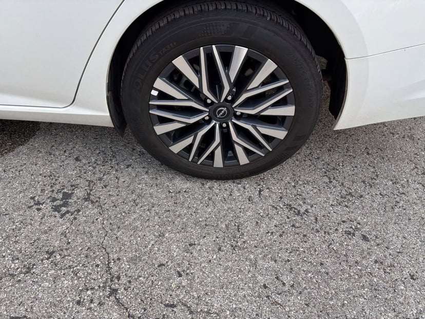 2025 Nissan Altima - Image 25
