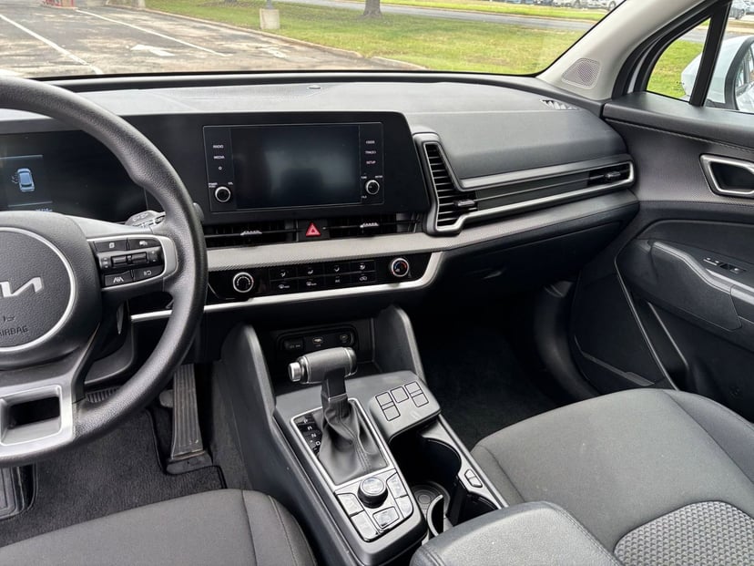 2025 Kia Sportage - Image 30