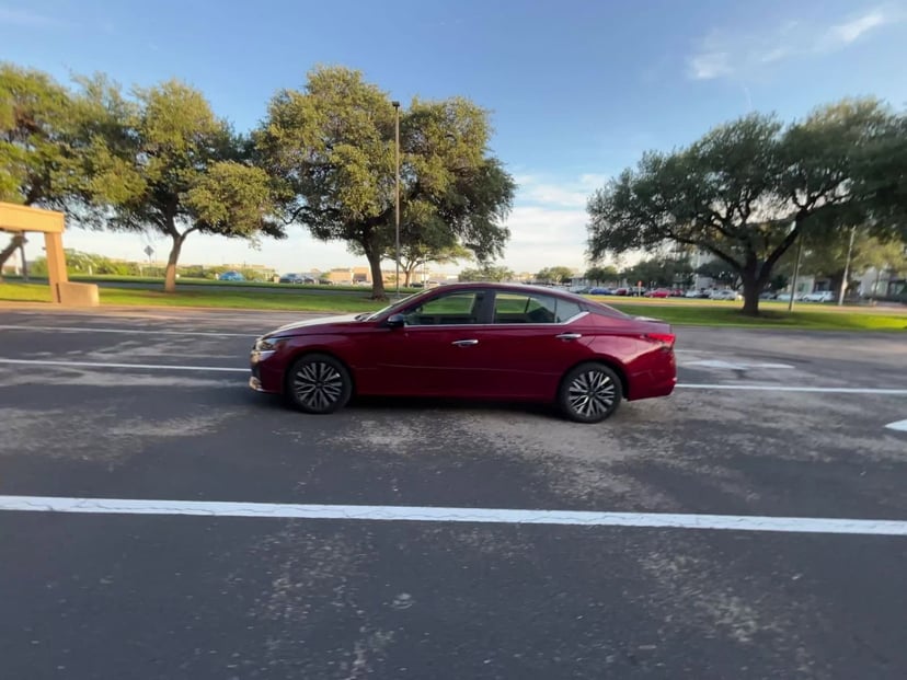 2025 Nissan Altima - Image 13
