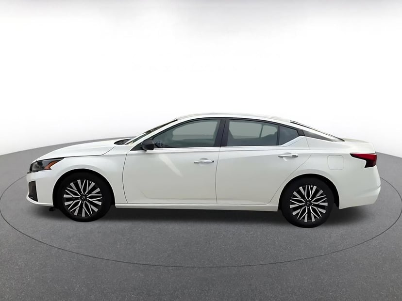 2025 Nissan Altima - Image 8