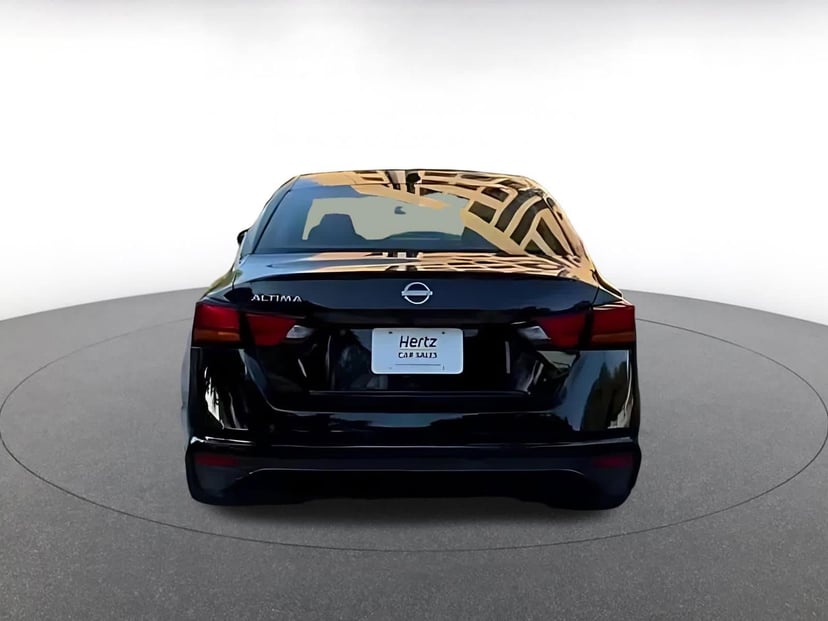 2025 Nissan Altima - Image 10