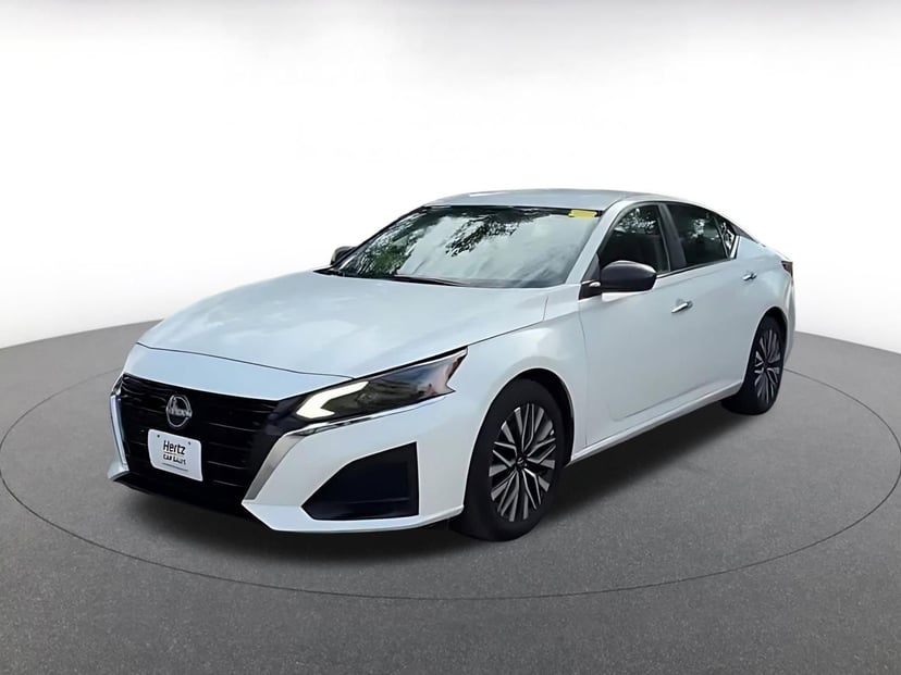 2025 Nissan Altima - Image 5