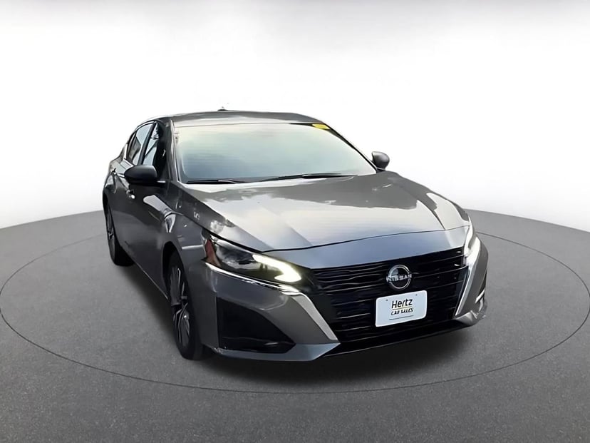 2025 Nissan Altima - Image 2