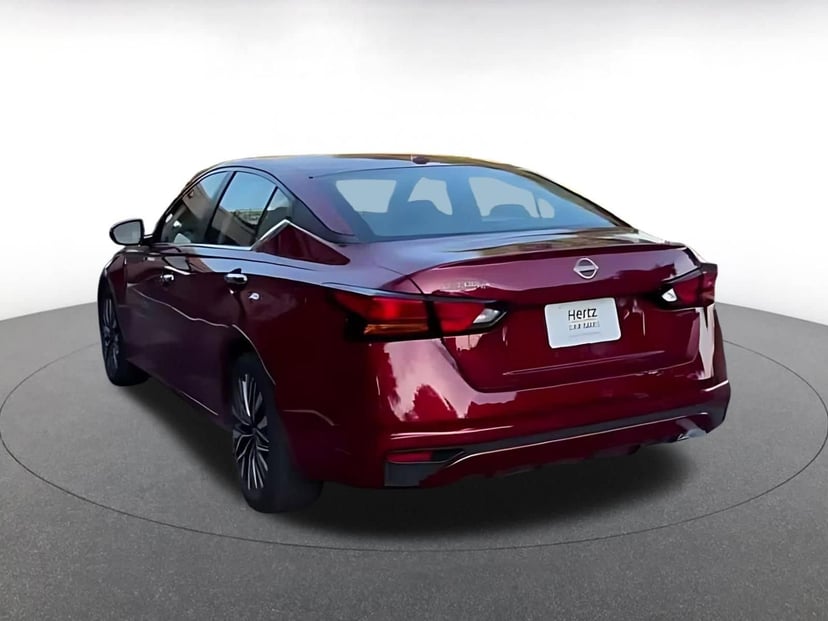 2025 Nissan Altima - Image 6