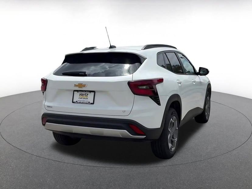 2025 Chevrolet Trax - Image 13
