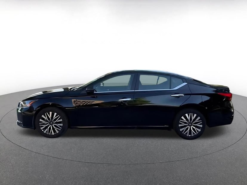 2025 Nissan Altima - Image 8
