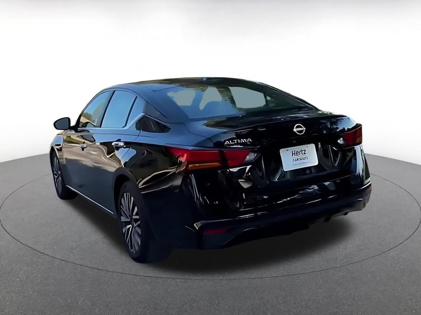2025 Nissan Altima - Image 10