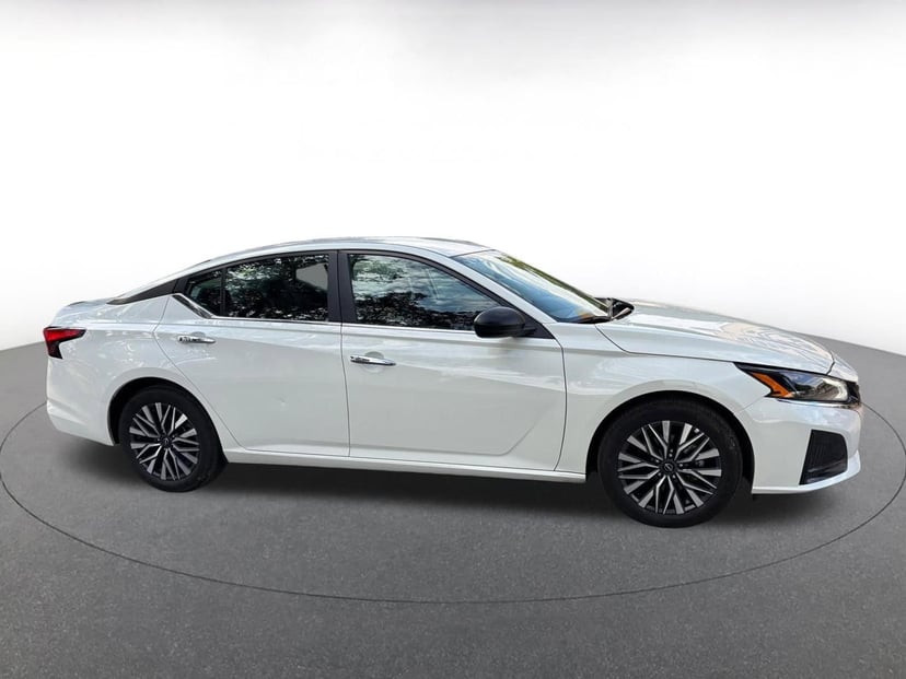 2025 Nissan Altima - Image 15