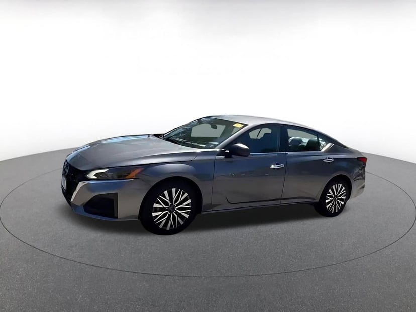 2025 Nissan Altima - Image 7