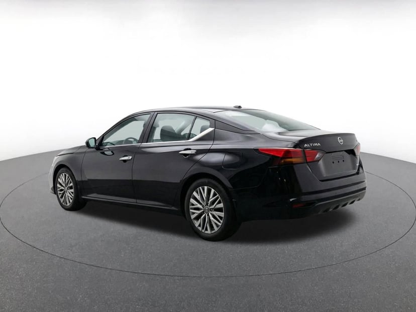 2025 Nissan Altima - Image 5