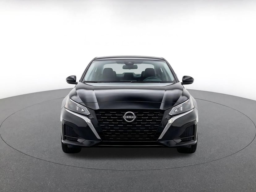 2025 Nissan Altima - Image 2