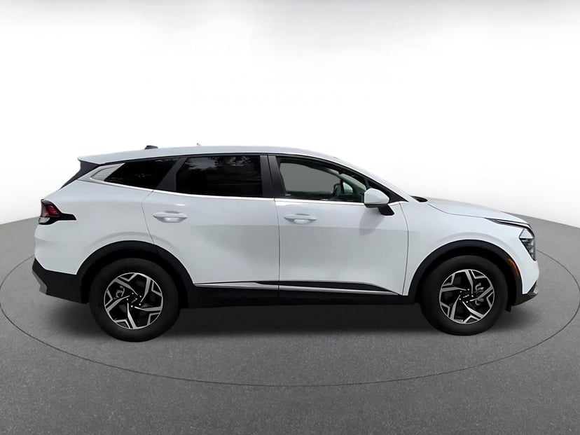 2025 Kia Sportage - Image 16