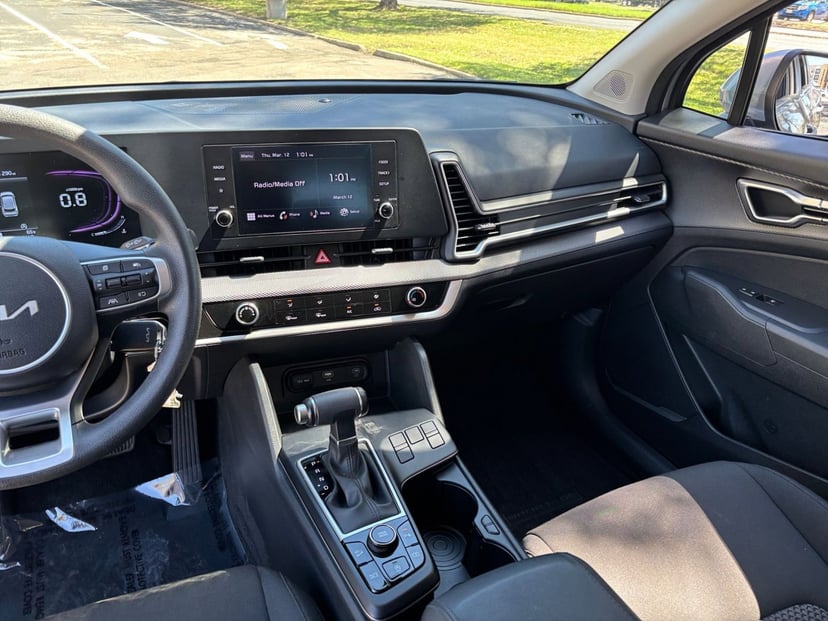 2025 Kia Sportage - Image 30