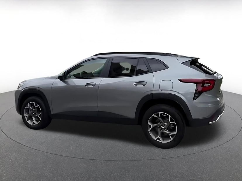 2025 Chevrolet Trax - Image 10