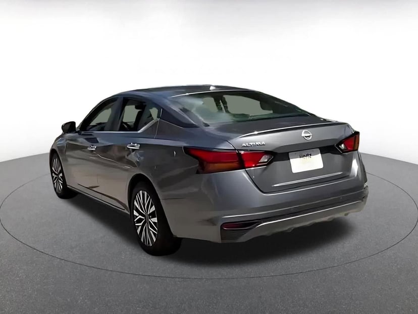 2025 Nissan Altima - Image 10