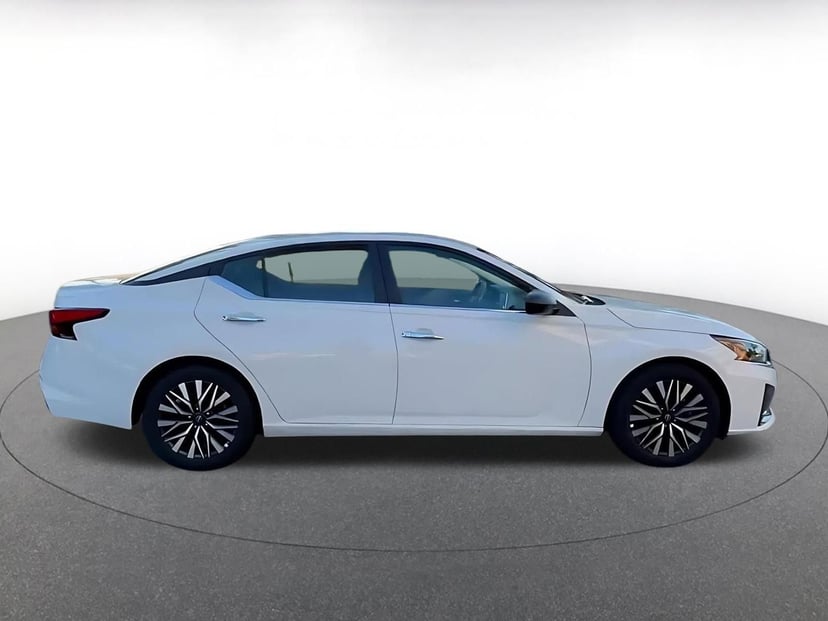 2025 Nissan Altima - Image 7