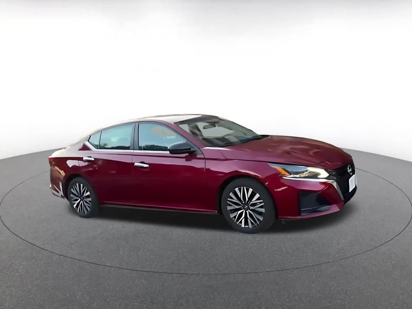 2025 Nissan Altima - Image 2