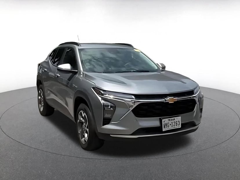 2025 Chevrolet Trax - Image 3