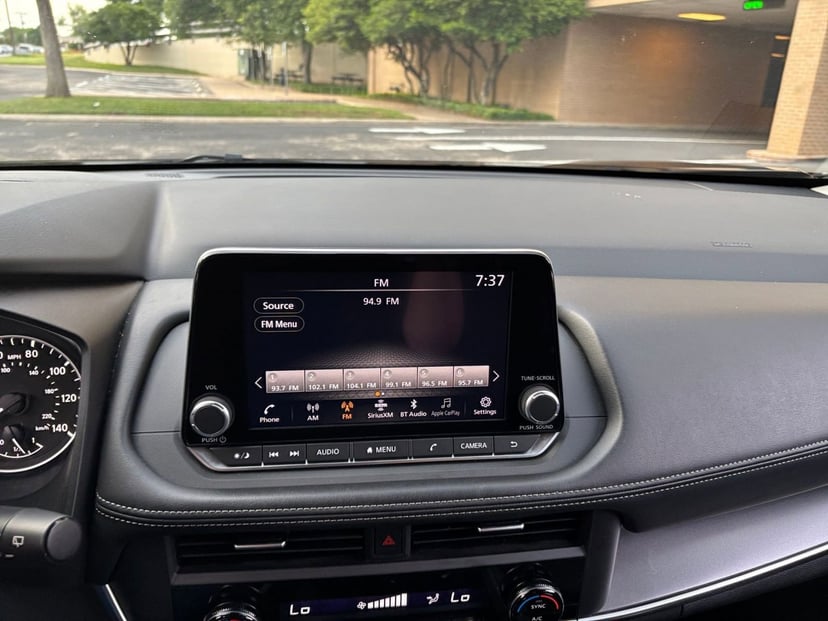 2025 Nissan Rogue - Image 17