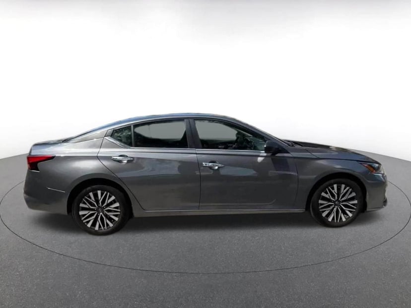 2025 Nissan Altima - Image 16