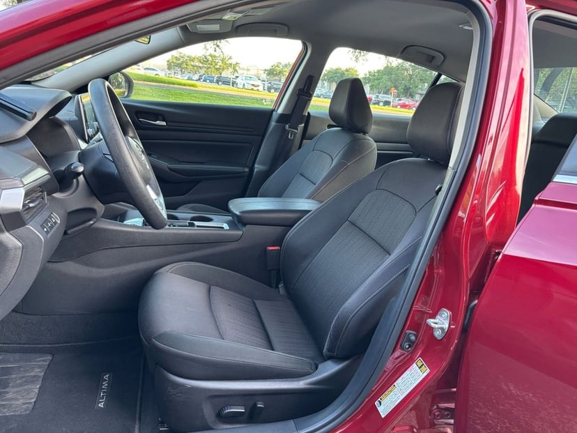 2025 Nissan Altima - Image 18
