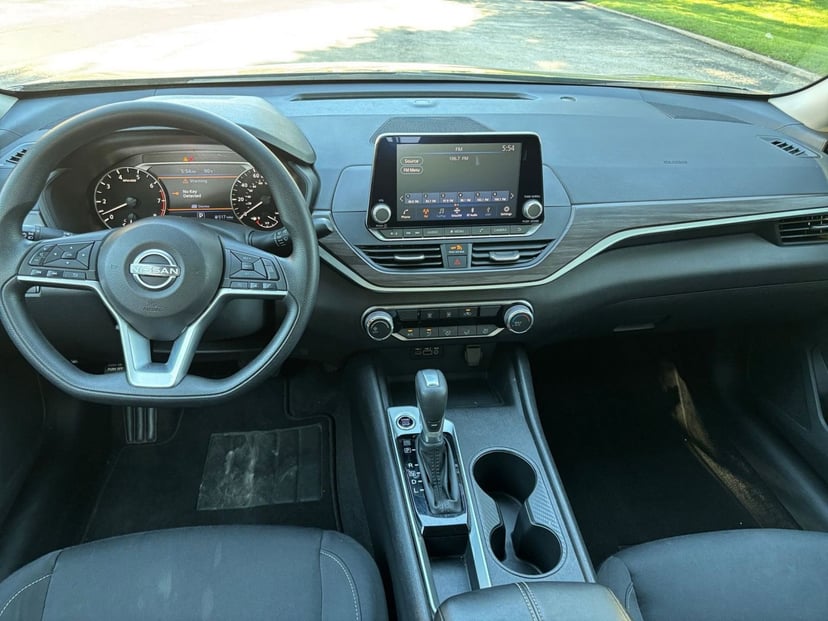 2025 Nissan Altima - Image 28