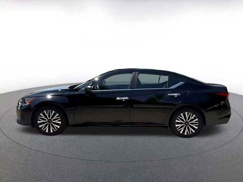 2025 Nissan Altima - Image 16
