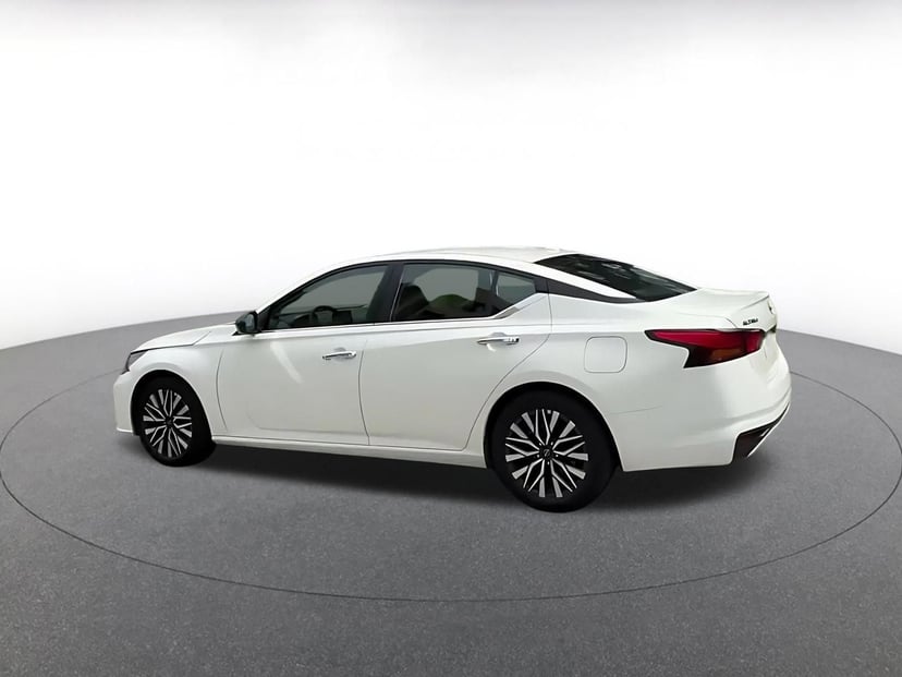 2025 Nissan Altima - Image 10
