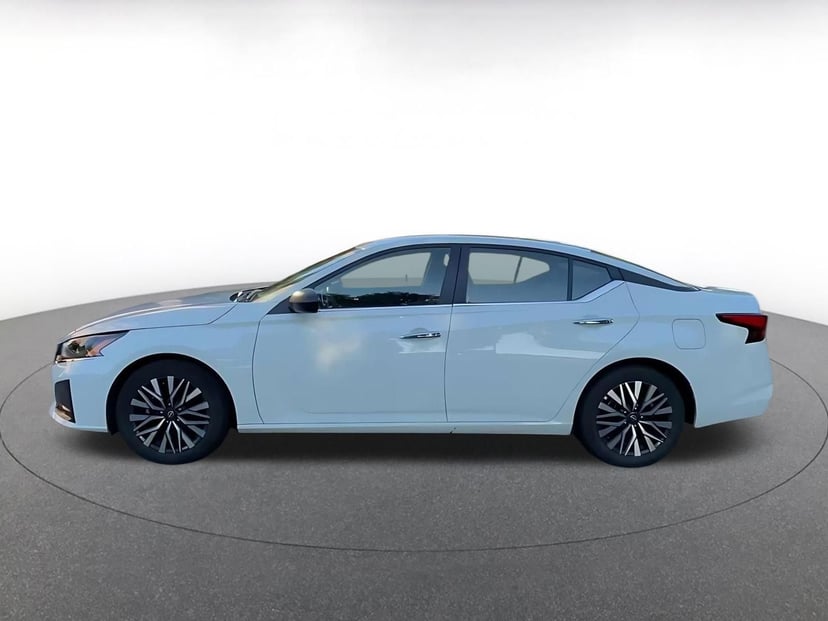 2025 Nissan Altima - Image 4