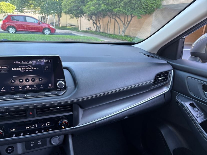 2025 Nissan Rogue - Image 30