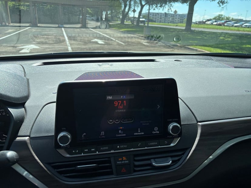 2025 Nissan Altima - Image 17