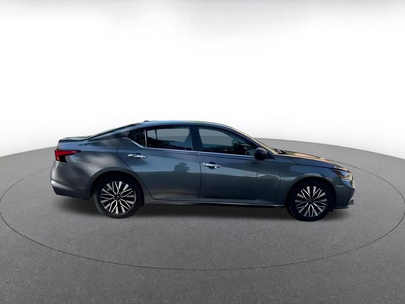 2025 Nissan Altima - Image 12