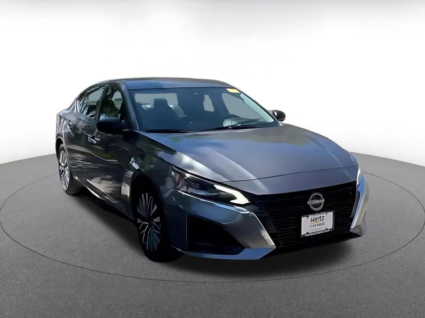 2025 Nissan Altima - Image 3