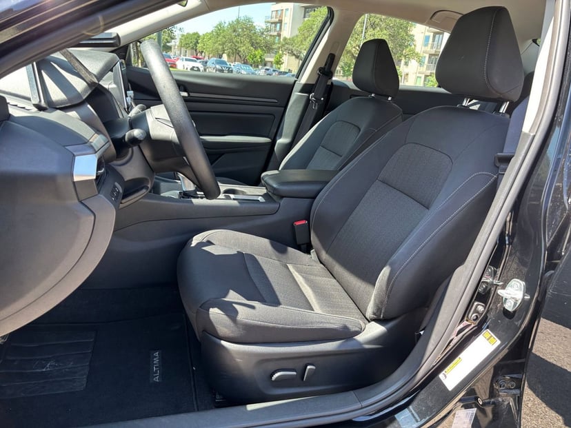 2025 Nissan Altima - Image 22