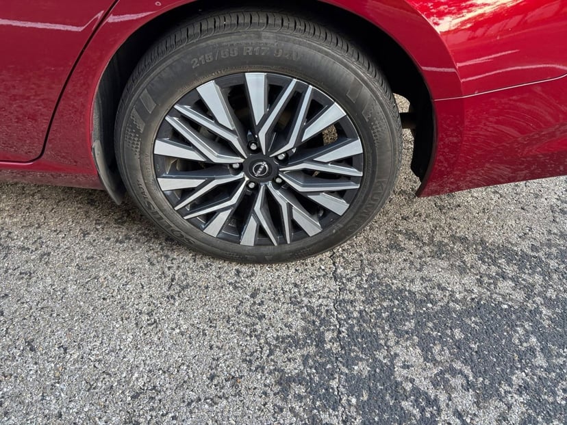 2025 Nissan Altima - Image 20