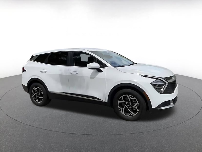 2025 Kia Sportage - Image 2