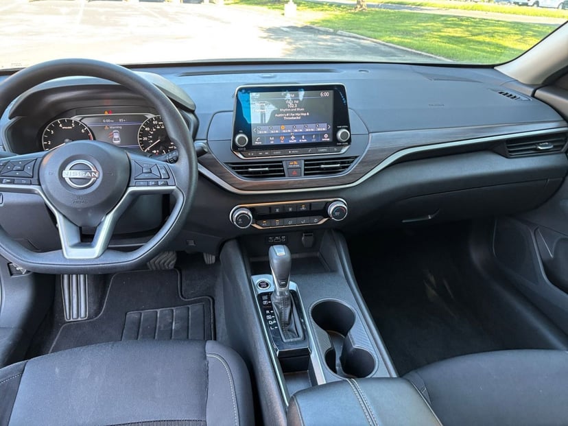 2025 Nissan Altima - Image 28