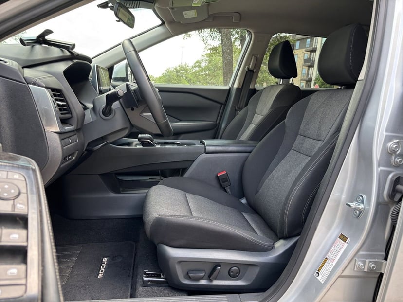 2025 Nissan Rogue - Image 18