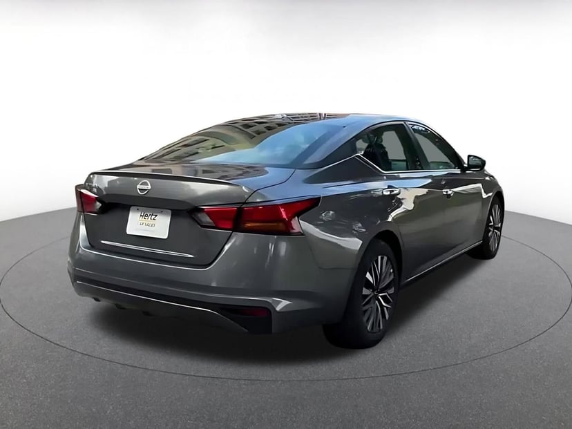 2025 Nissan Altima - Image 14