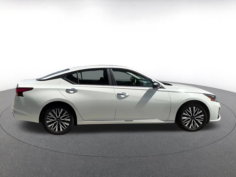 2025 Nissan Altima - Image 16