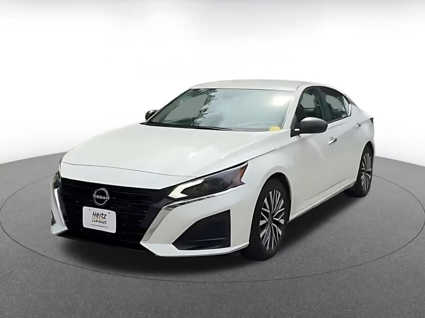 2025 Nissan Altima - Image 6