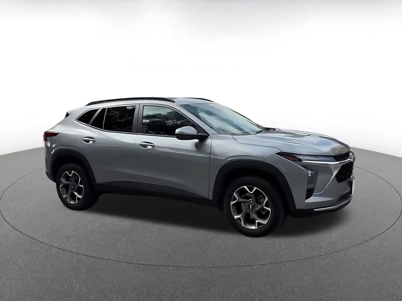 2025 Chevrolet Trax - Image 2