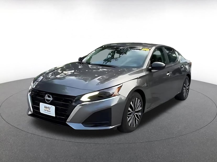 2025 Nissan Altima - Image 5