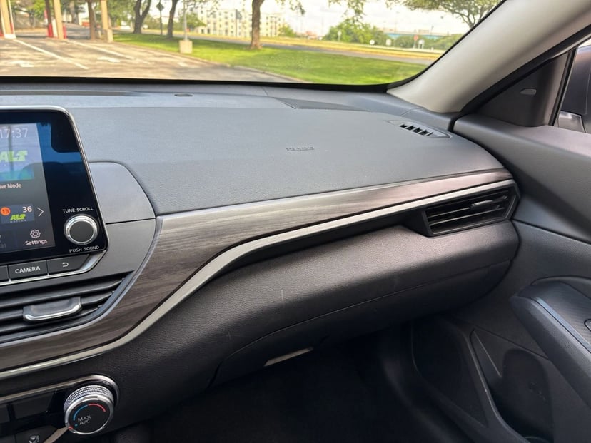 2025 Nissan Altima - Image 30