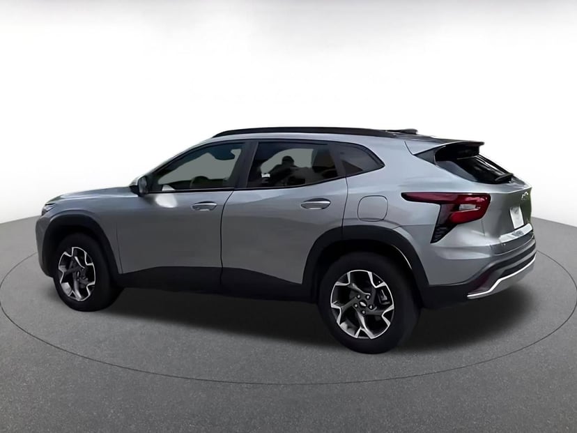2025 Chevrolet Trax - Image 10