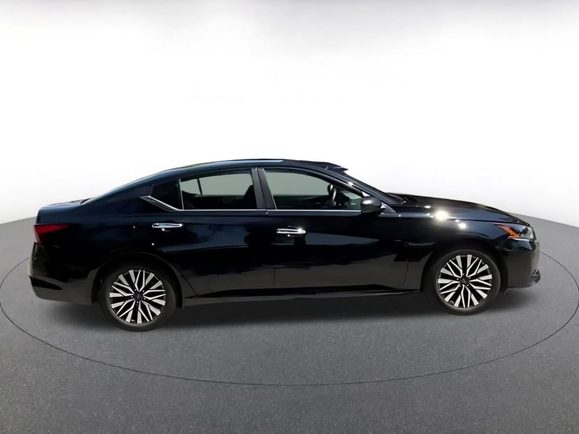 2025 Nissan Altima - Image 15