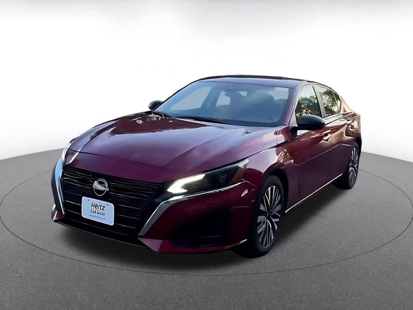 2025 Nissan Altima - Image 3
