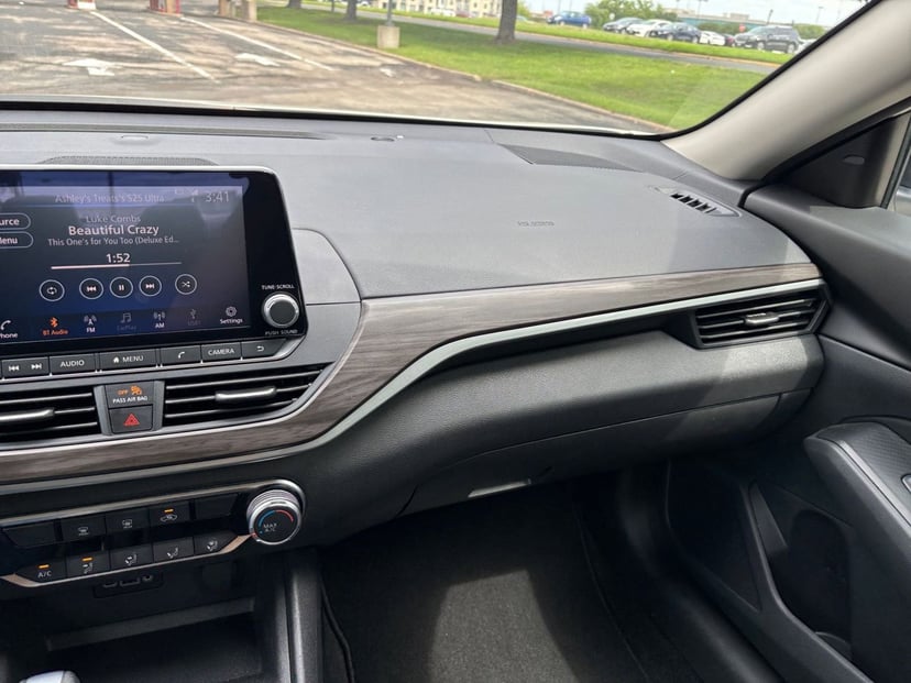 2025 Nissan Altima - Image 30
