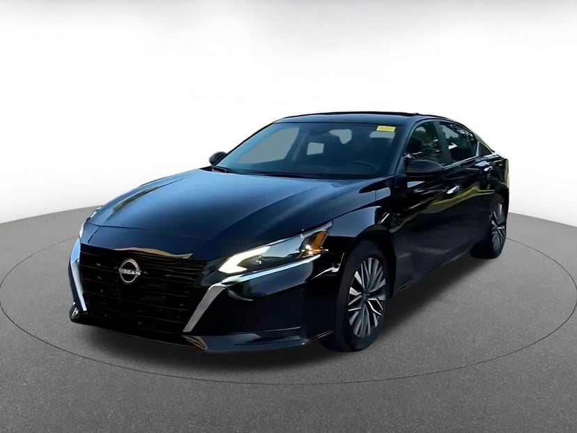 2025 Nissan Altima - Image 6